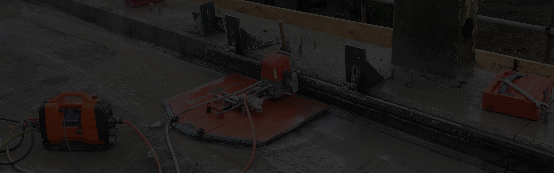 Concrete cutting equipment used for controlled concrete removal